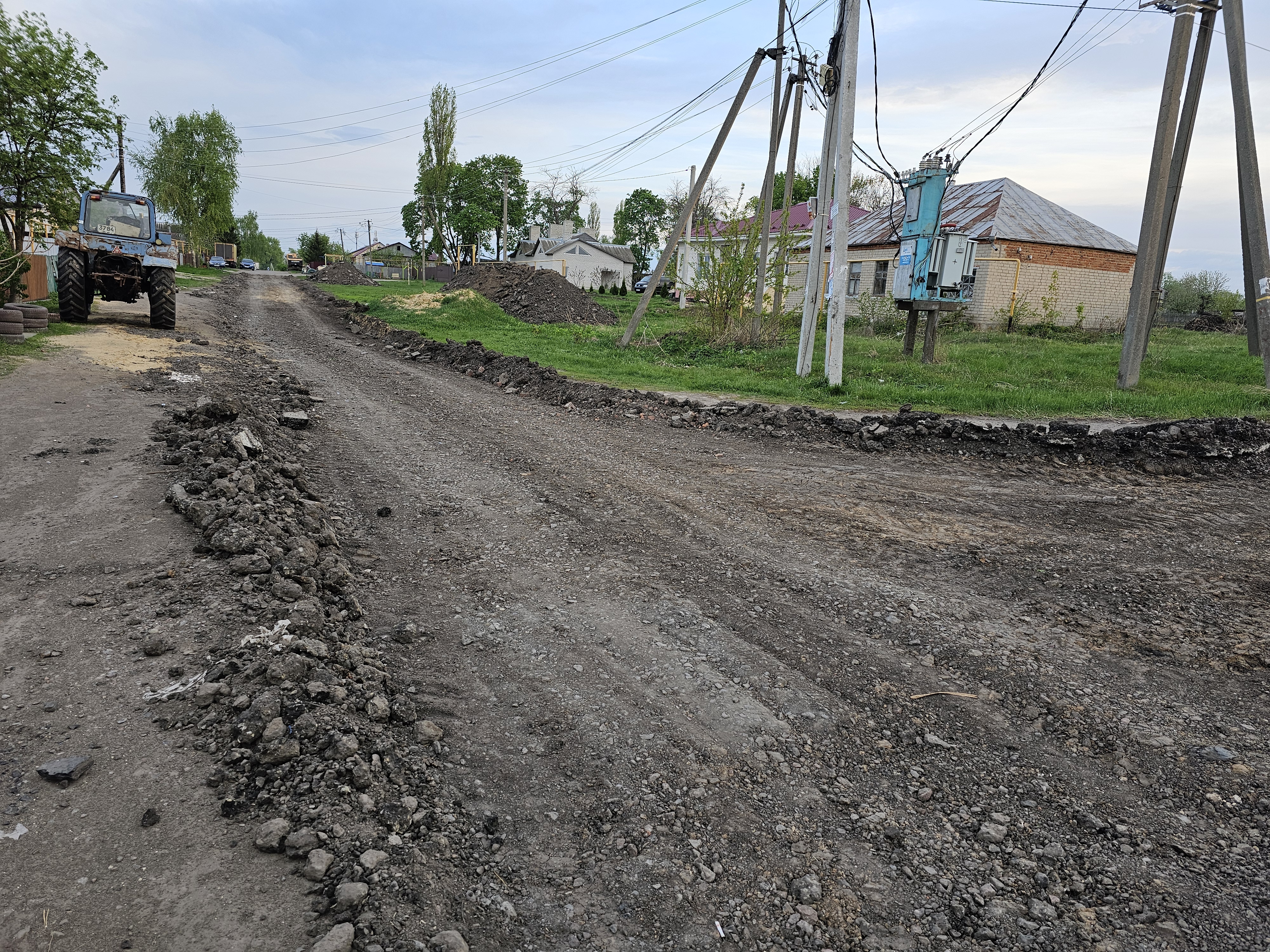 В селе Орлово начались работы по ремонту дороги местного значения.