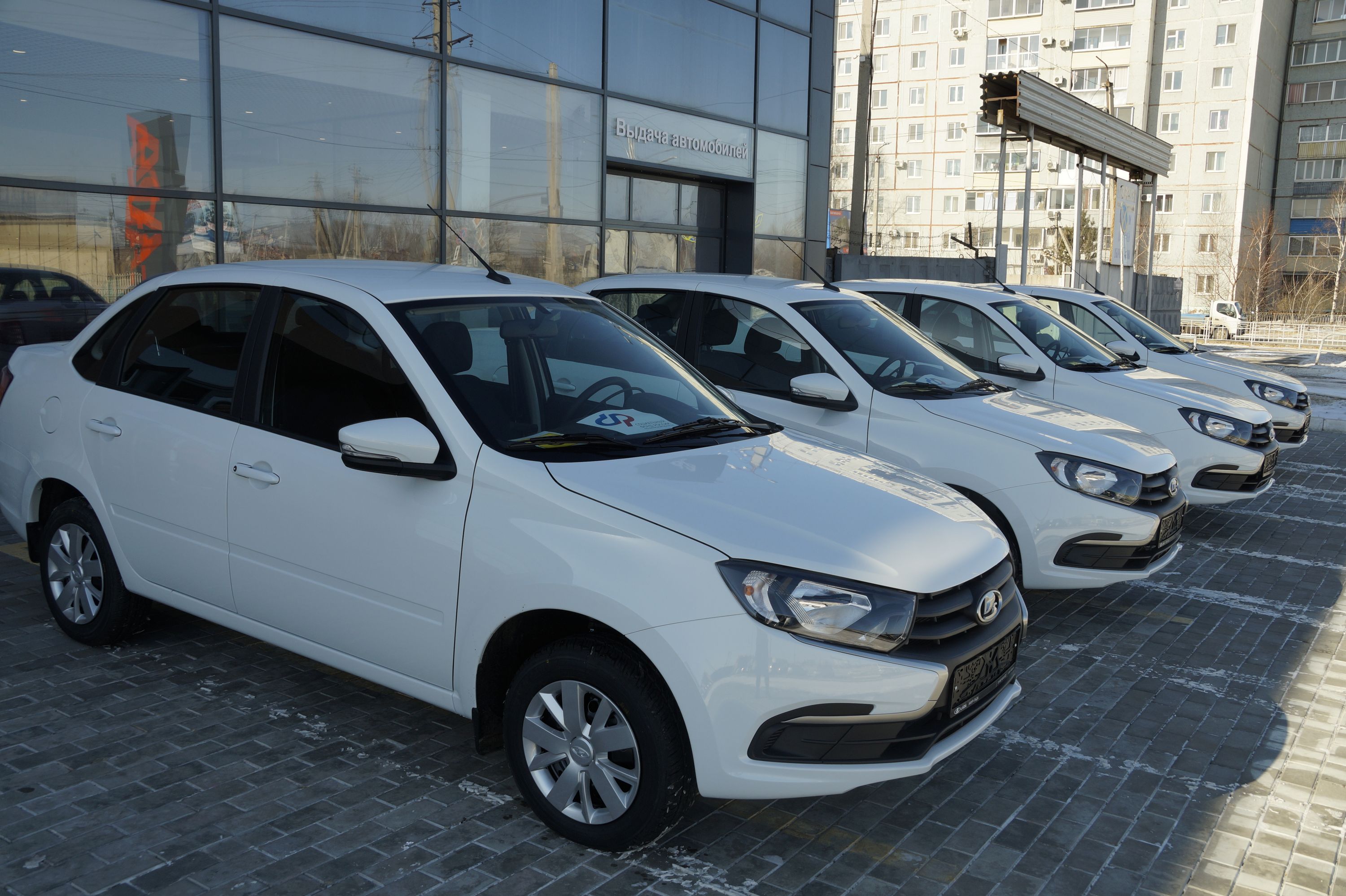 Отделение СФР по Воронежской области обеспечило новыми автомобилями Lada Granta десять жителей региона, которые ранее пострадали на производстве.