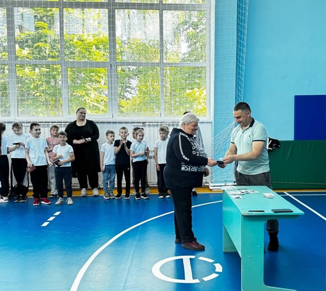В Бабяковской ООШ состоялось торжественное вручение знаков отличия.