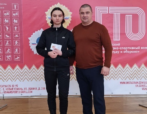 В МБУДО ЦРФКС прошло награждение воспитанницы СПК "Русичи" Екатерины Сукмановой золотым знаком отличия комплекса ГТО.. В МБУДО ЦРФКС прошло награждение воспитанницы СПК "Русичи" Екатерины Сукмановой золотым знаком отличия комплекса ГТО..