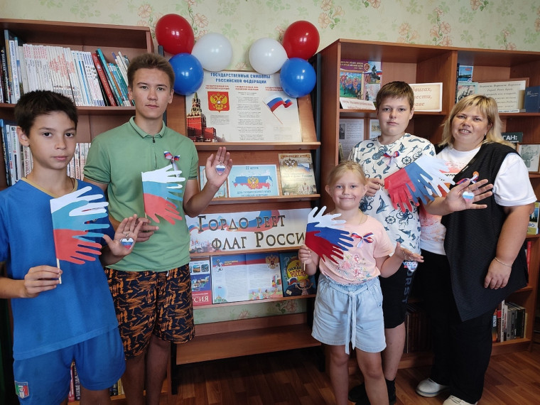В Орловской сельской библиотеке проведен мастер-класс "Российский флаг". В Орловской сельской библиотеке проведен мастер-класс "Российский флаг".