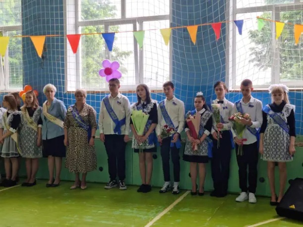 23 мая для выпускников прозвенел последний звонок. 23 мая для выпускников прозвенел последний звонок.