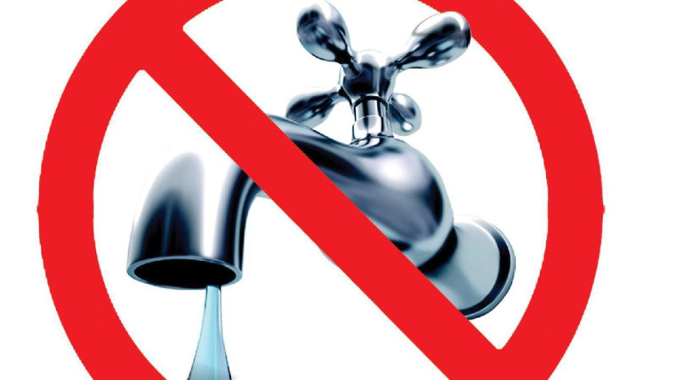 На водонапорной башне проводятся ремонтные работы. На водонапорной башне проводятся ремонтные работы.