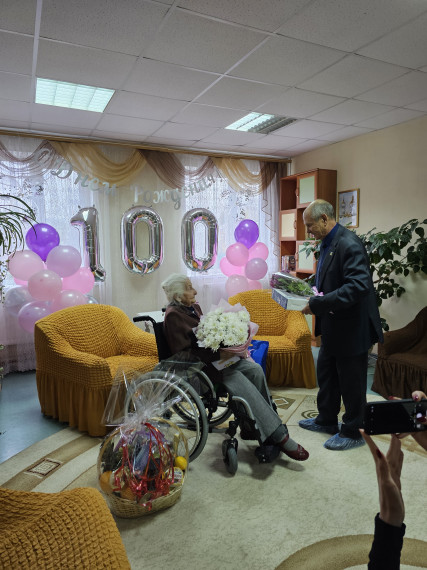 Сердечные поздравления в 100-летний юбилей!. Сердечные поздравления в 100-летний юбилей!.