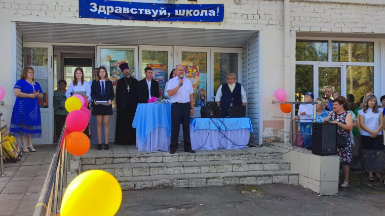 1 сентября в Орловской СОШ и ее филиале в с. Макарье прошли торжественные линейки. 1 сентября в Орловской СОШ и ее филиале в с. Макарье прошли торжественные линейки.